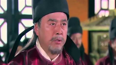 《隋唐英雄传》37：杨广称霸朝廷多年，却被宇文化及勒死在大殿上，反王斗争更激烈了_腾讯视频