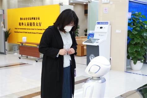 广东佛山禅城公安“一门式”升级 智能机器人首亮相(组图)-特种装备网