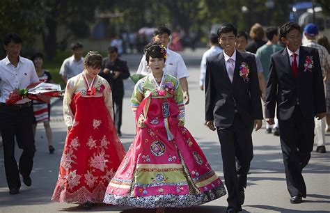 实拍朝鲜城市现代化时尚生活 民族服装绚丽多彩_国际_长沙社区通