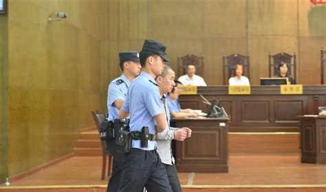 南方网：九名疯狂抢劫盗窃犯 昨日伏法判死刑
