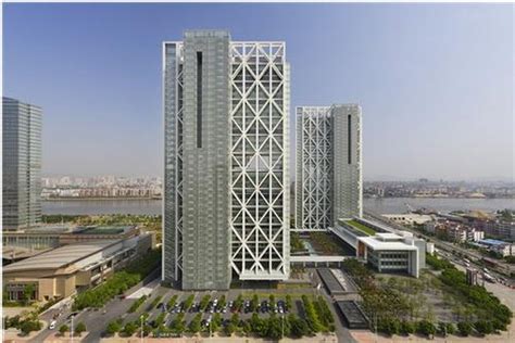 融合中国文化元素的绿色建筑保利国际广场