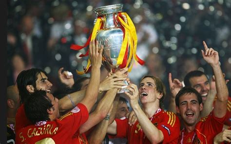 2012年欧洲杯决赛：西班牙4—0胜意大利蝉联冠军_国际新闻_环球网