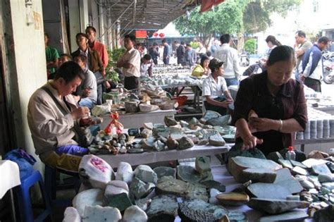 云南举足轻重的翡翠原石批发市场