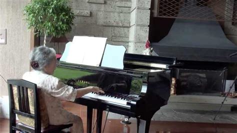 85岁老奶奶弹钢琴：技惊四座！_OMG!-梨视频官网-Pear Video