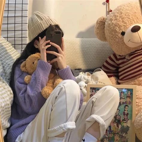 甜美女生头像紫色背景图