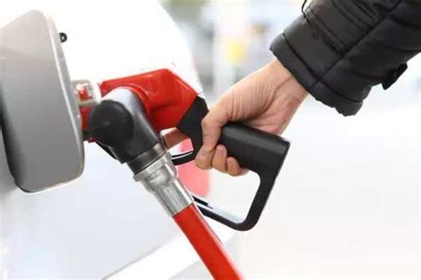 油价调整最新消息：国内成品油价将上涨 92号汽油价格约上调0.22元！2018年油价调整时间表_独家专稿_中国小康网