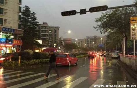 警示低头族！广州启用“地上红绿灯” - 世相 - 新湖南