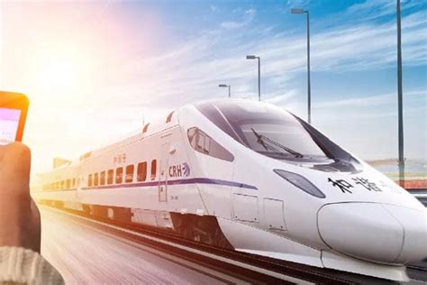 沪苏通铁路开通 首批旅客乘坐C3836/7次列车从上海前往南通