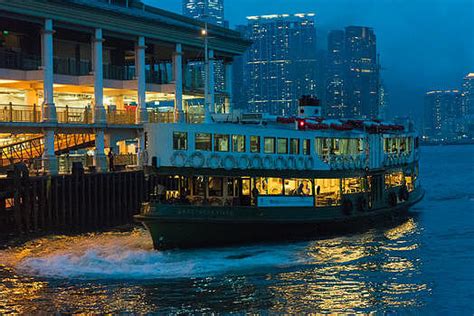 香港中环渡轮码头高清图片下载-正版图片500998685-摄图网