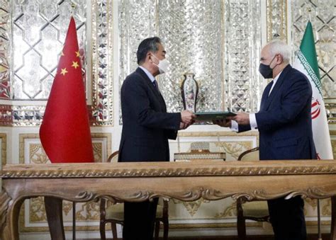 中伊签署20份合作协议，价值4000亿美元，伊朗未来25年向中国靠拢_手机新浪网