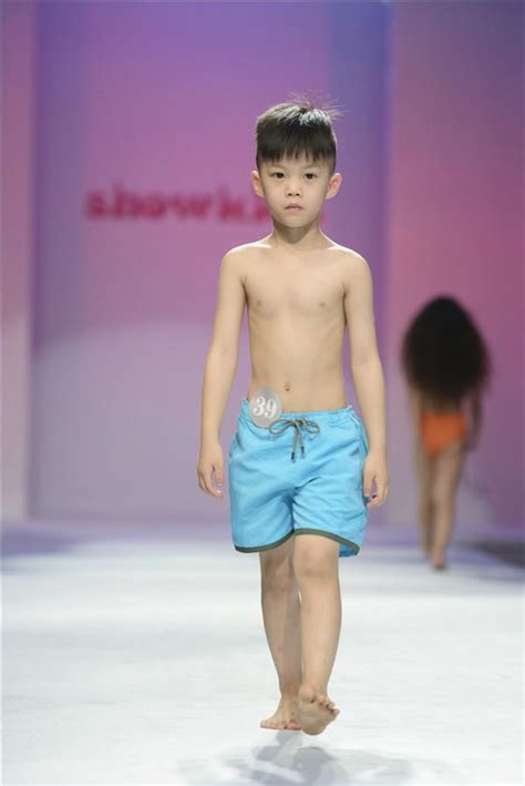 2016新丝路中国国际少儿模特大赛唐山赛区第一场少儿组泳装_腾讯视频