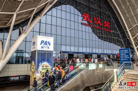 武汉：汉口火车站迎来“五一”旅客出行客流高峰-人民图片网