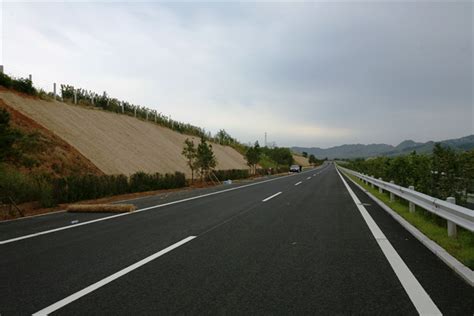 高速公路边坡生态防护 植物纤维毯 椰丝毯护坡 绿化植被毯 - 远景 - 九正建材网