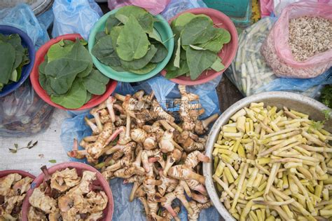 东南亚老挝万象市TaalatSao市场上的蔬菜单高清图片下载-正版图片507377077-摄图网