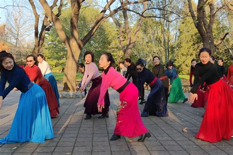 衡阳乐意舞蹈队广场舞《舞动中国》跳得真的很好_凤凰网视频_凤凰网