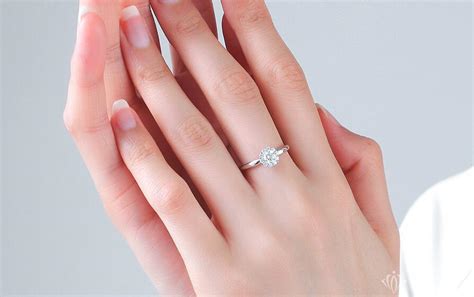 2017最时髦单钻锆石戒指搭配：新款戒指推荐（图）_知秀网
