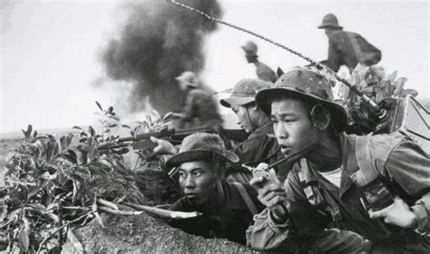 越战老照片，图2被处决战俘面如死灰