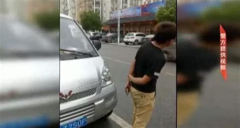 奥迪车主违停怼交警，哈尔滨警方通报_手机新浪网
