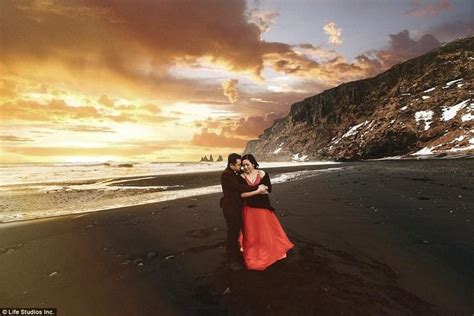 加拿大夫妻远赴冰岛拍婚纱照 梦幻到极致