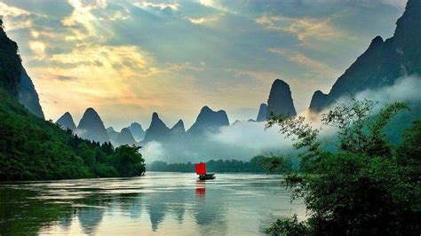 水墨丹青是桂林，漓江路，烟雨如是，人如是