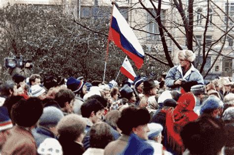 1991年12月25日，。《人民日报》评论苏联解体20年时称
