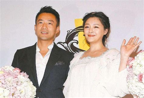 汪小菲庆祝结婚十周年！45岁大S出镜，粉色毛衫搭白背心很甜美