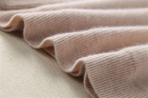 【图】衣服是纯棉针织衫好还是腈纶羊毛的好 它们的区别是什么？_纯棉针织衫好还是腈纶羊毛的好_伊秀服饰网|yxlady.com