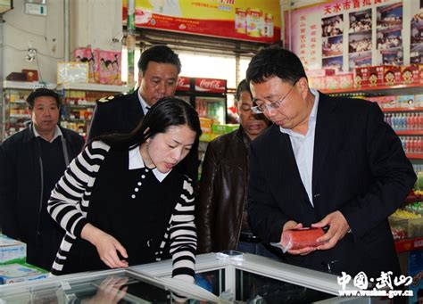 副市长杨小天检查武山县节前食品药品安全工作(图)--天水在线
