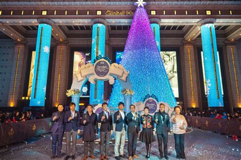 上海环球港举行2019圣诞亮灯仪式开启奇幻童话之旅_联商网