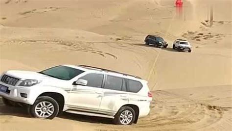越野车沙漠爬坡，司机太厉害了！路人：这才叫真正的越野！_腾讯视频