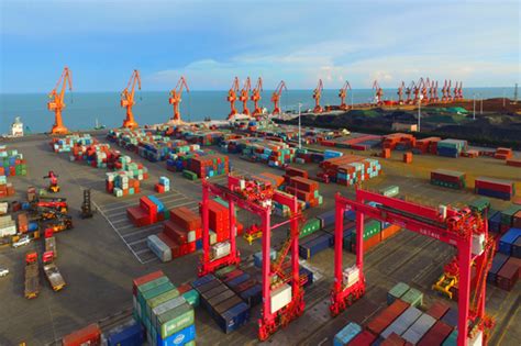 广西：北部湾港2020年集装箱吞吐量突破500万标箱-人民图片网