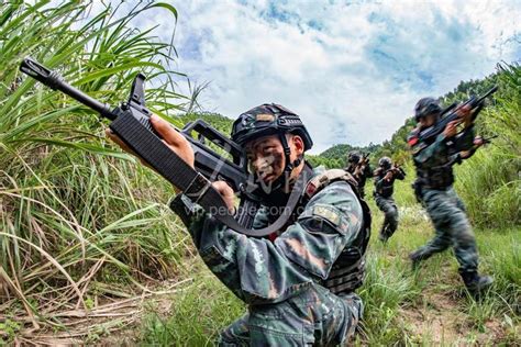 广西来宾：武警特战队员开展野外实战化训练-人民图片网