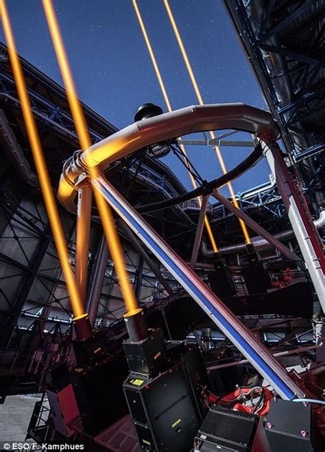 四道光柱划破夜空:世界最强大激光导星系统测试_新浪图片