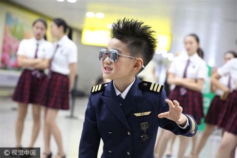 Junior pilots form air safety flash mob[7]- Chinadaily.com.cn