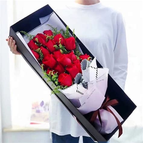 愿得一人心-21朵红玫瑰 ，搭配黄英、银叶菊等-全国送货上门优惠价格:395元-168鲜花速递网。