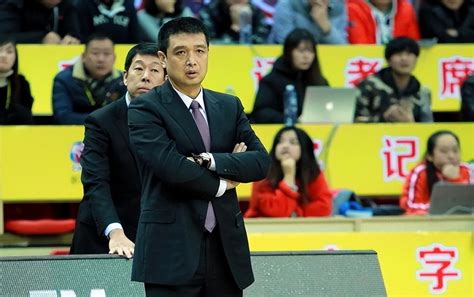 京媒最新报道，北控男篮主教练基本确定下来了，那就是前北京男篮冠军教头闵鹿蕾！同时还透露，北控俱乐部的目标还有赵睿和周琦。