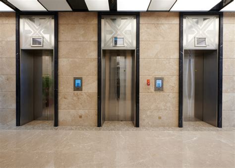 大楼首层的电梯摄影图高清摄影大图-千库网
