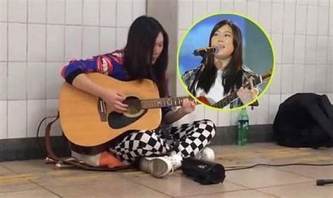 西单女孩重返地下通道唱歌实为录制电视节目_娱乐_腾讯网