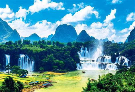 喀斯特瀑布 繁星般点缀了 219国道滇桂段 | 中国国家地理网