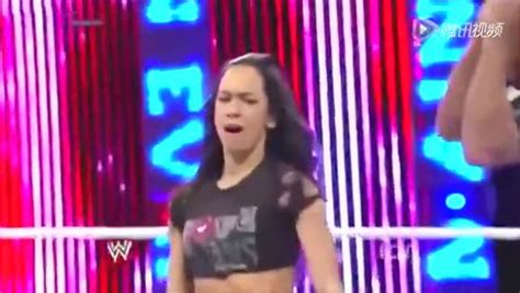WWE女子摔角 用屁股蹂躏对方的脸蛋好吗_腾讯视频