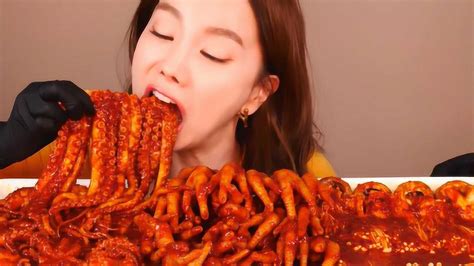 韩国大胃王美女生一口气吃9桶泡面，吃完大肚子那一幕！