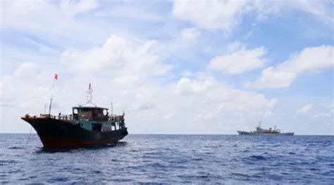 仁爱礁对峙现场，中方拖走菲律宾破船之日，就是重启填岛之时 中国已经牢牢掌握主动权_军事频道_中华网