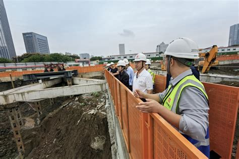 武汉城建集团领导带班检查重点项目，看望慰问节假日期间坚守岗位的干部职工 - 集团新闻 - 武汉城建集团