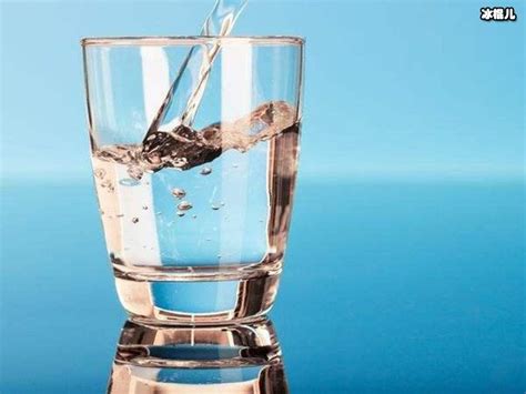 喝水也有错？喝水太多也会导致中毒 - 明星 - 冰棍儿网