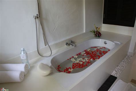简约浴室浴缸设计图片_装修图片-保障网装修效果图