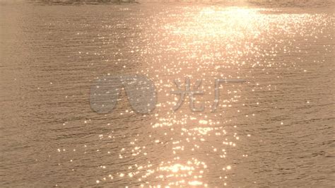 闪亮波光粼粼的湖面高清图片下载-正版图片500314264-摄图网