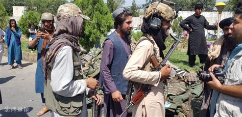 塔利班成员在阿富汗首都喀布尔巡逻 当地局势持续动荡-新闻频道-和讯网