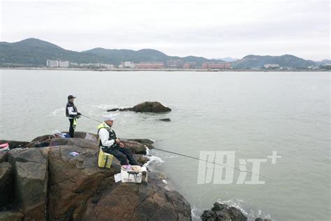 钓鱼：广东阳江海陵岛海钓，6人狂抽80斤白花鱼，石斑鱼_腾讯视频