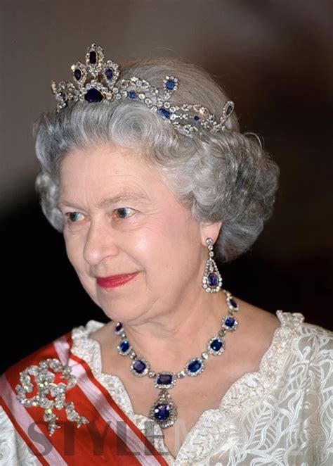 戴安娜最引人注目的是珍珠蓝宝石项链 为何英国皇室偏爱蓝宝石__凤凰网