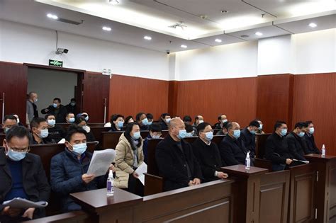 襄阳中院开庭审理行政案件，副市长刘恒友带队旁听庭审